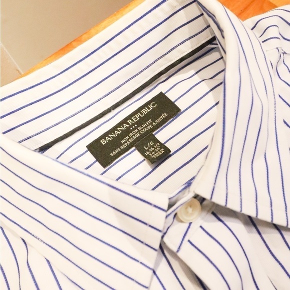 Banana  Republic stripped blue button down no iron - Picture 2 of 5
